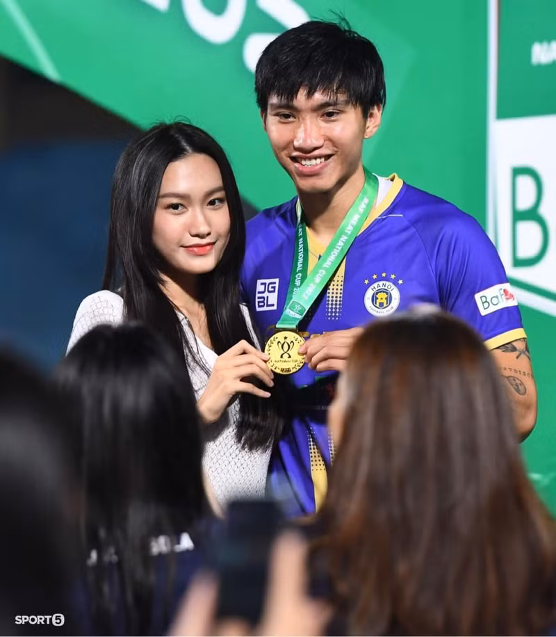 Thời gian tới, Doãn Hải My sẽ tiếp tục học cao học để theo đuổi nghề luật sư. Trong khi đó, Văn Hậu đang chữa trị chấn thương để sớm trở lại thi đấu trong màu áo Công an Hà Nội và đội tuyển Quốc gia. Đoàn Văn Hậu và Doãn Hải My công khai bằng chứng sắp về chung một nhà