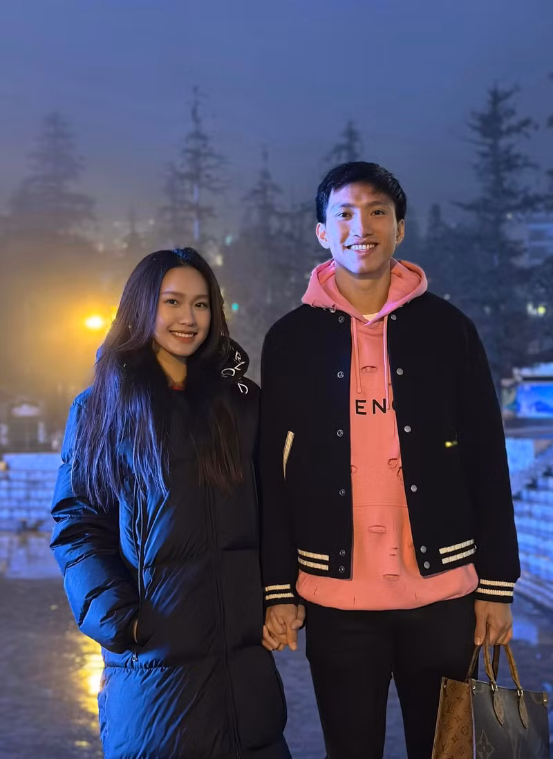 Doãn Hải My sinh năm 2001 tại Hà Nội, từng lọt vào top 10 và giành giải "Người đẹp tài năng" tại cuộc thi Hoa hậu Việt Nam 2020. Đoàn Văn Hậu và Doãn Hải My công khai bằng chứng sắp về chung một nhà