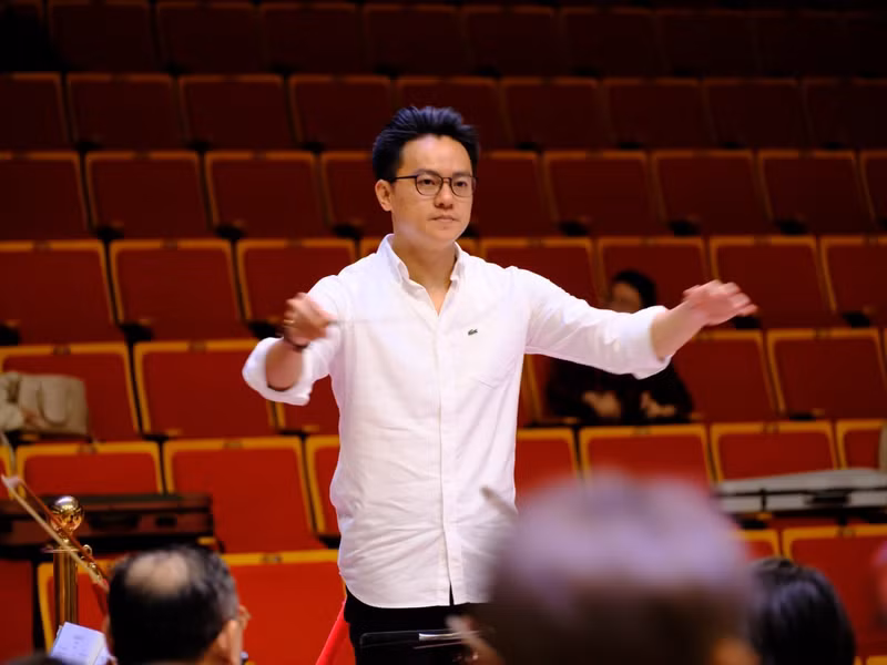 Năm 2007, vị hôn phu của Thanh Hằng đã tốt nghiệp Thạc sĩ Nhạc viện Tchaikovsky, Moscow chuyên ngành Chỉ huy Hợp xướng. Danh tính chồng sắp cưới 'không phải dạng vừa' của siêu mẫu Thanh Hằng