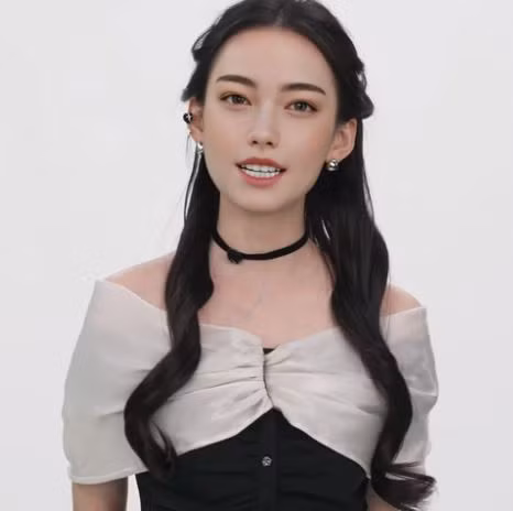 Bởi thực chất cô nàng không có thật trên đời, mà chỉ là một sản phẩm của công nghệ. Ngỡ ngàng diễn viên 'trí tuệ nhân tạo' xinh đẹp, diễn hay không kém người thật