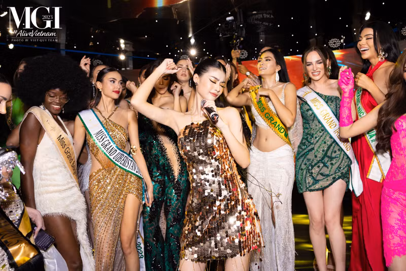 Thí sinh Miss Grand International 'lột xác' ngoạn mục dự tiệc sang chảnh