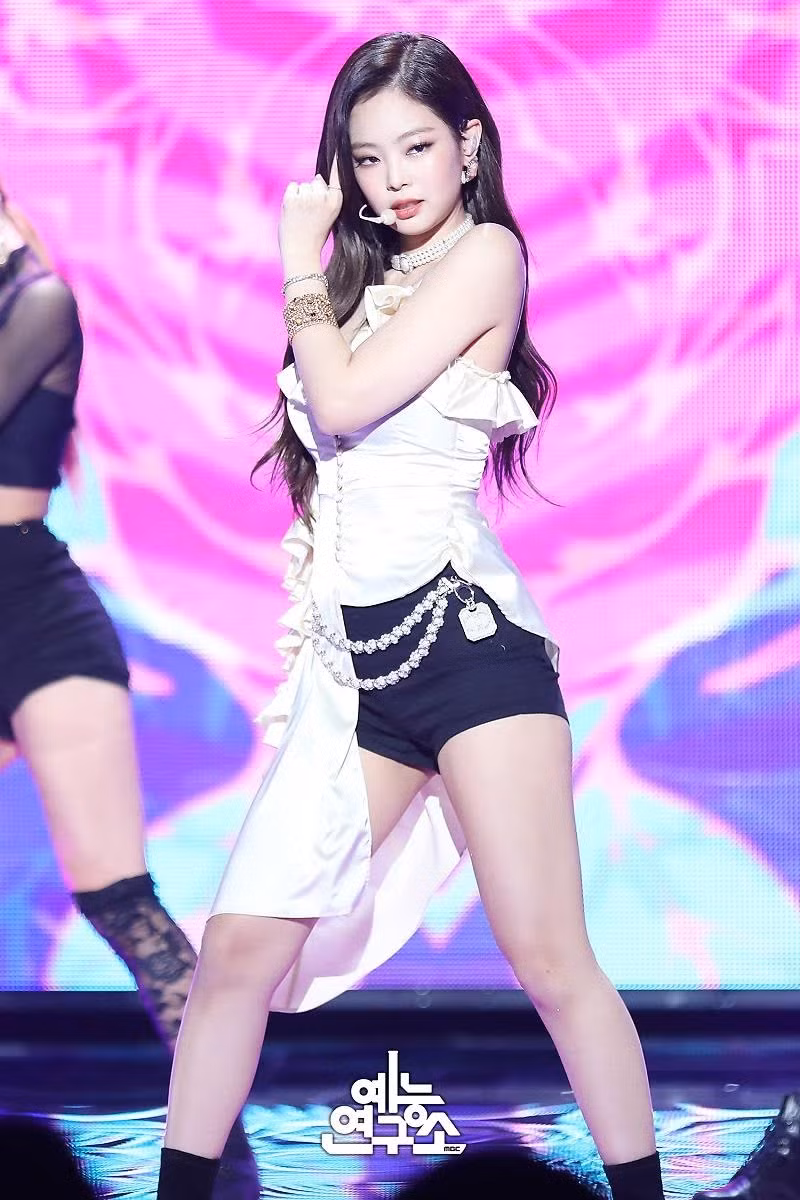 Ngỡ ngàng nhan sắc 'lão hóa ngược' của Jennie (BLACKPINK)