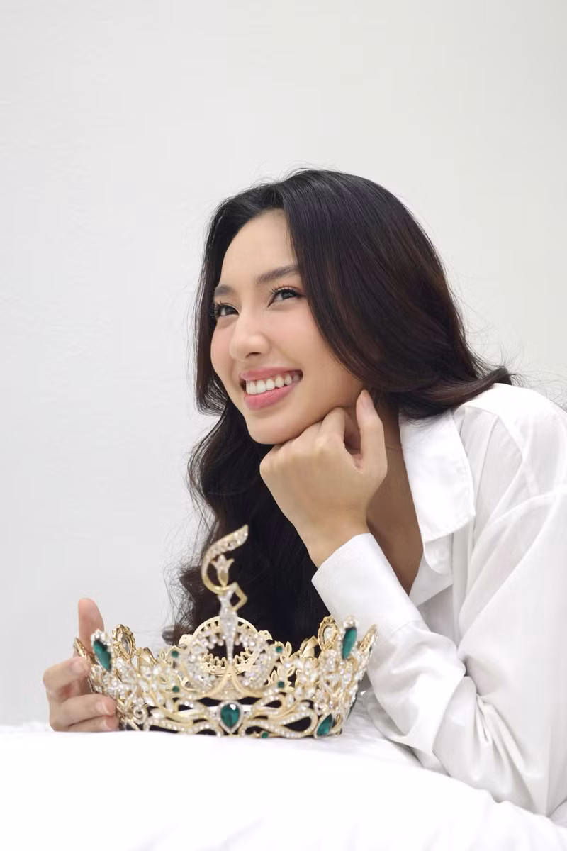 Bộ ảnh đơn giản hết nấc của Hoa hậu Thùy Tiên nhận vô số lời khen