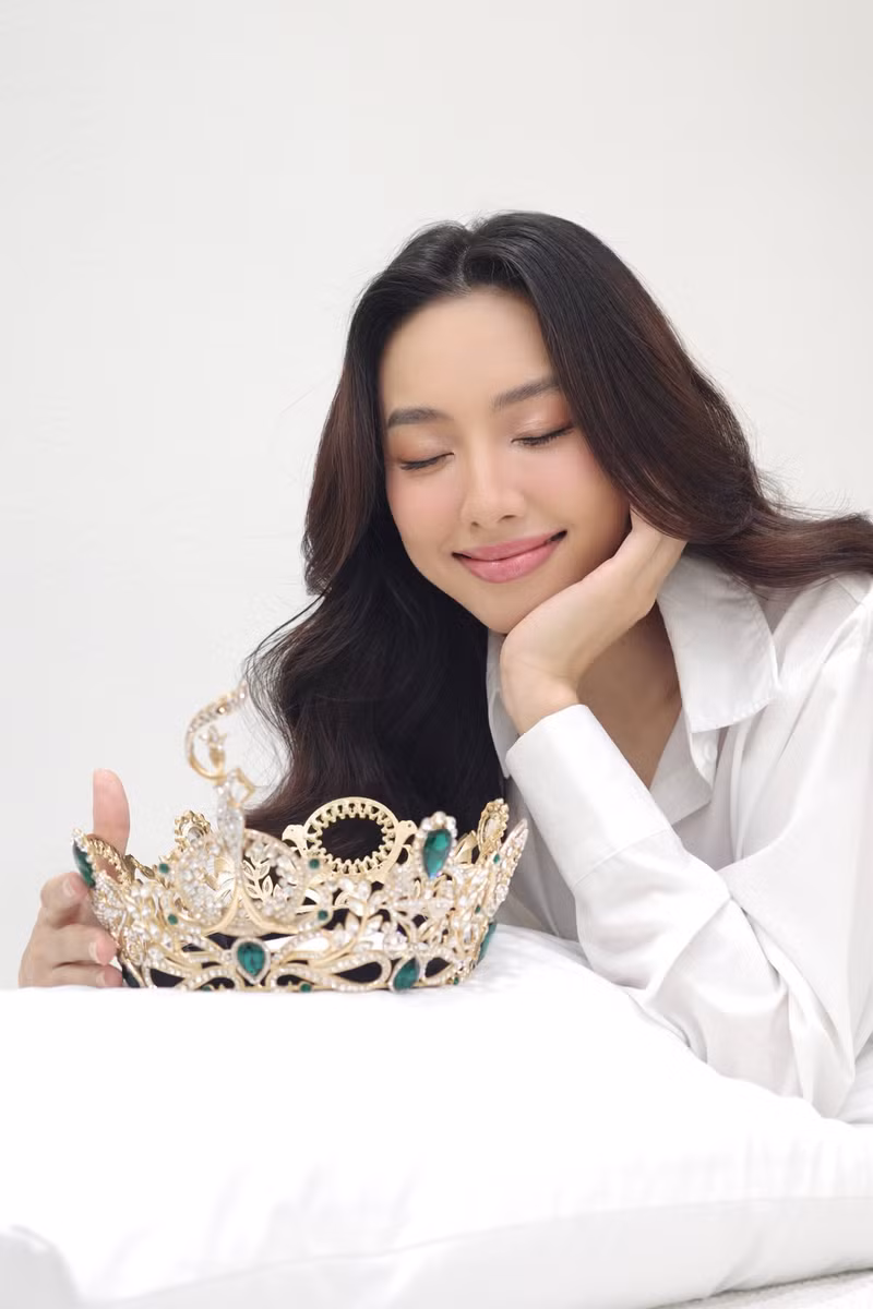 Bộ ảnh đơn giản hết nấc của Hoa hậu Thùy Tiên nhận vô số lời khen