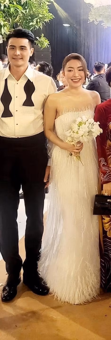 Hé lộ đám cưới bí mật của siêu mẫu Vĩnh Thụy, nhan sắc cô dâu vô cùng ấn tượng