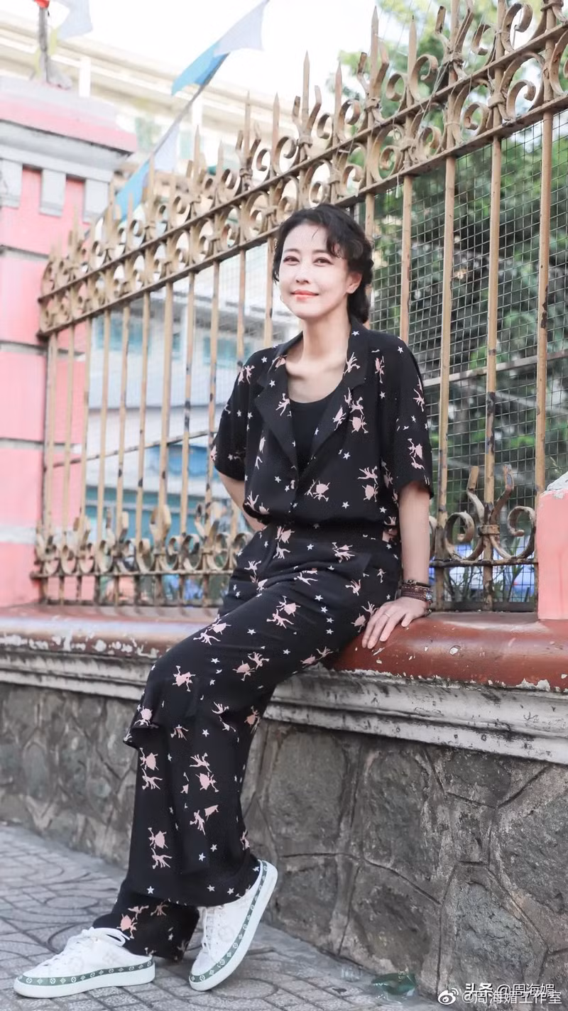 Trước đó, Châu Hải My được phát hiện ngất tại nhà riêng vào ngày 11/12. Sau đó, cô được đưa vào bệnh viện trong tình trạng hôn mê nhưng không qua khỏi. Công bố bộ ảnh được chụp trước khi qua đời của Châu Hải My