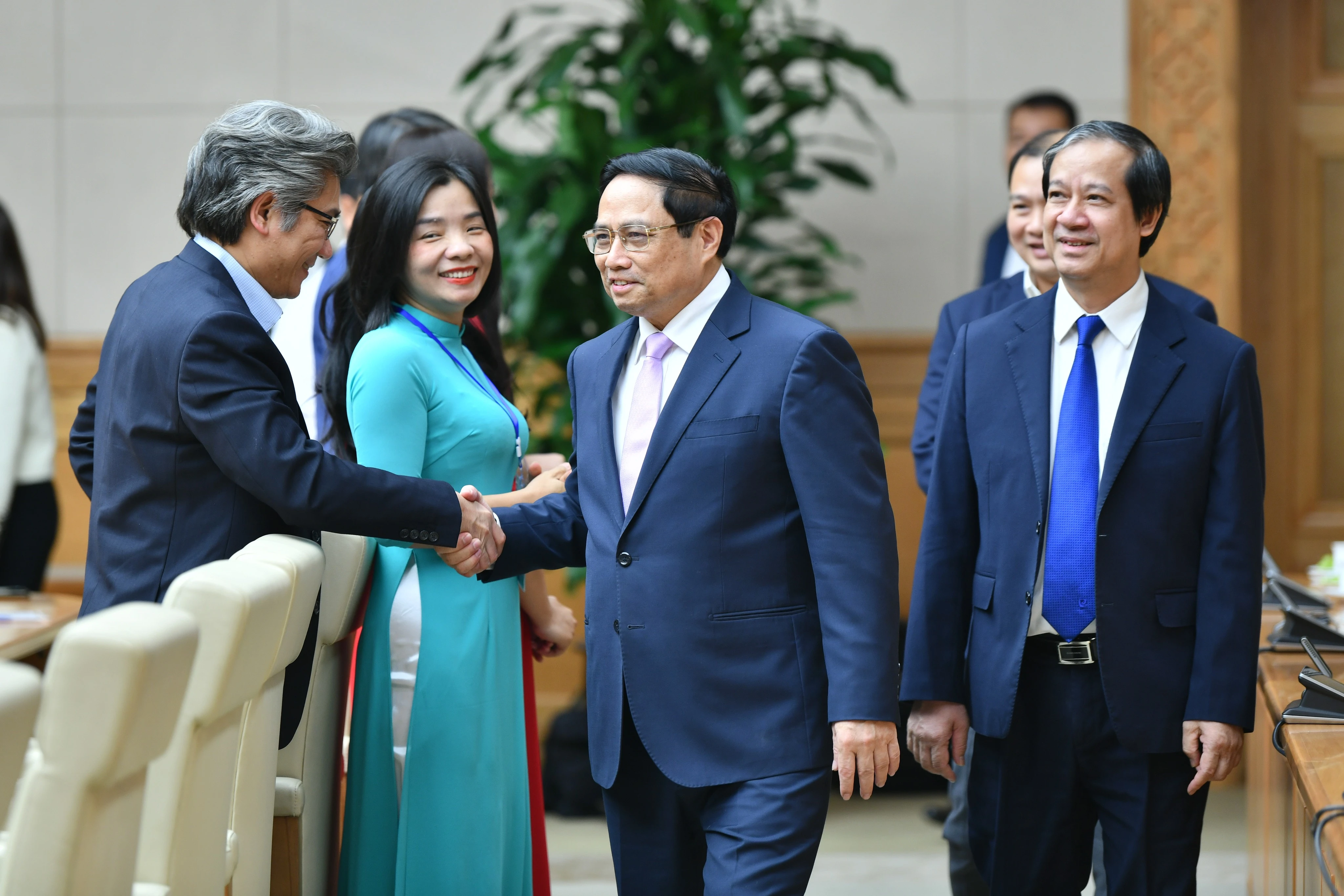 Thủ tướng và các đại biểu tham dự buổi gặp mặt.