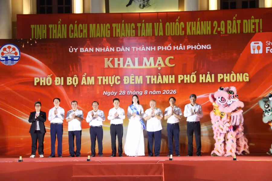 Hải Phòng khai mạc phố đi bộ, ẩm thực đêm tại Dải vườn hoa trung tâm thành phố.(Ảnh ANHP).