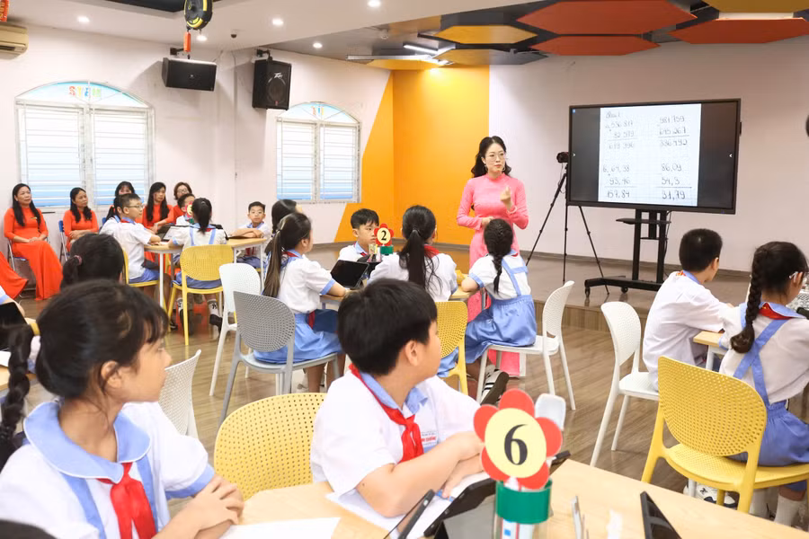 Tiết dạy minh hoạ của cô trò Trường Tiểu học Đinh Tiên Hoàng trong chuyên đề "Nâng cao hiệu quả công tác kiểm tra, đánh giá phát triển năng lực, phẩm chất cho học sinh tiểu học". 