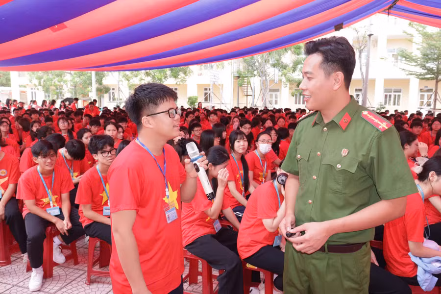 13-10-tuyen-truyen2.jpg