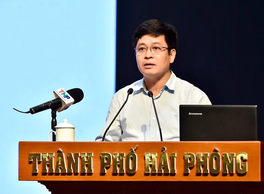 Ông Nguyễn Xuân Thành- Vụ trưởng Vụ Giáo dục Trung học, Bộ GD&ĐT báo cáo Chuyên đề Thực hiện Chương trình GDPT 2018.