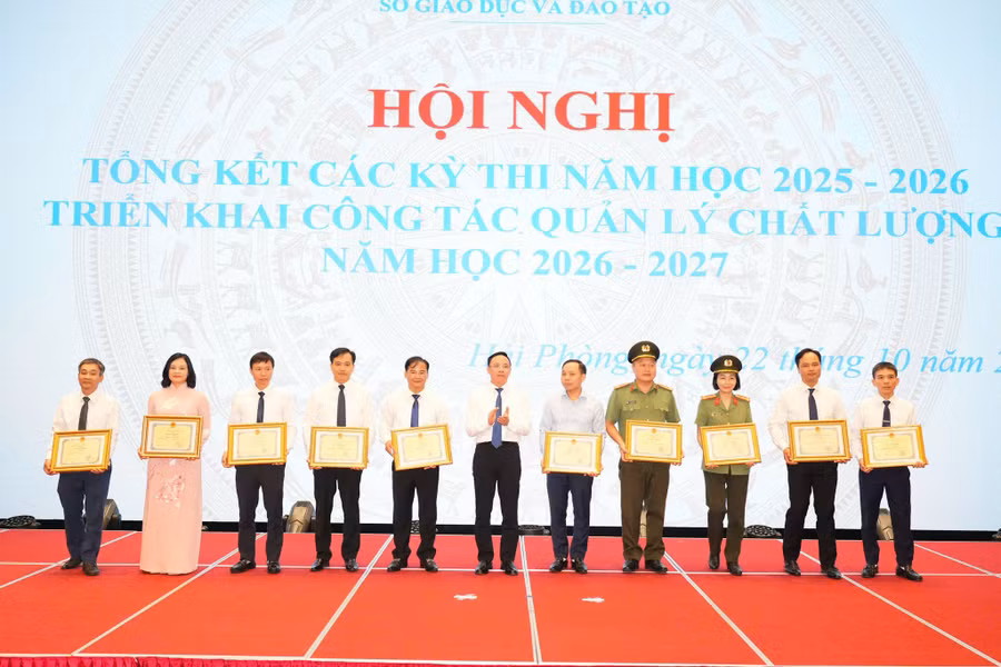 UBND TP Hải Phòng biểu dương tập thể, cá nhân đạt thành tích xuất sắc trong phục vụ công tác tổ chức các kỳ thi năm học 2025-2026.