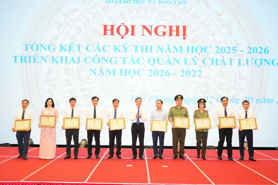 UBND TP Hải Phòng biểu dương tập thể, cá nhân đạt thành tích xuất sắc trong phục vụ công tác tổ chức các kỳ thi năm học 2025-2026.