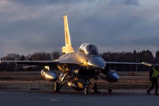 Tiêm kích F-16.