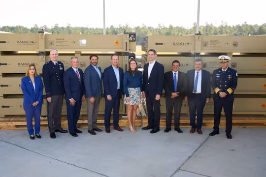 Lô tên lửa Tamir do liên doanh Raytheon-Rafael tại Arkansas sản xuất.