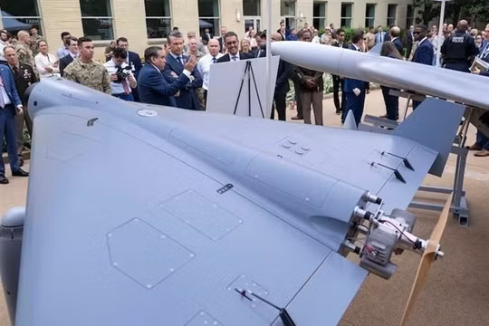 Mỹ công bố UAV LUCAS.