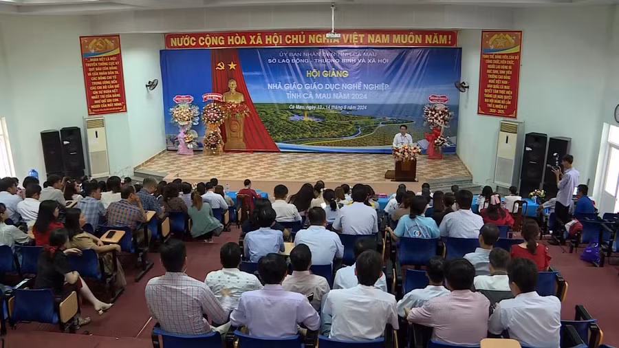 Quang cảnh hội giảng 
