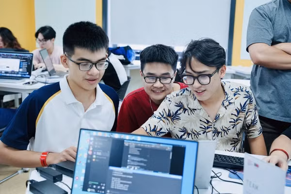 Sinh viên tìm hiểu kiến thức thông qua công cụ AI. Ảnh minh họa/internet.