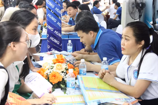 Dự báo điểm chuẩn nhiều trường đại học giảm nhẹ