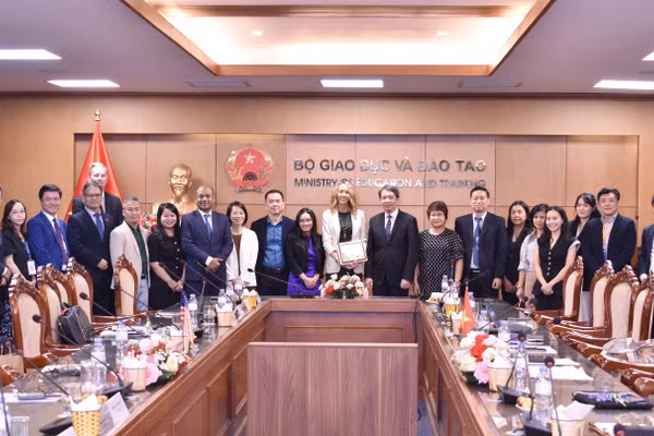 Thành viên hai bên của buổi làm việc.