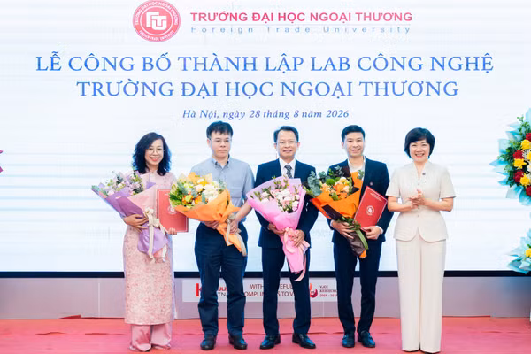 Các thành viên của Lab Công nghệ Trường Đại học Ngoại Thương. 