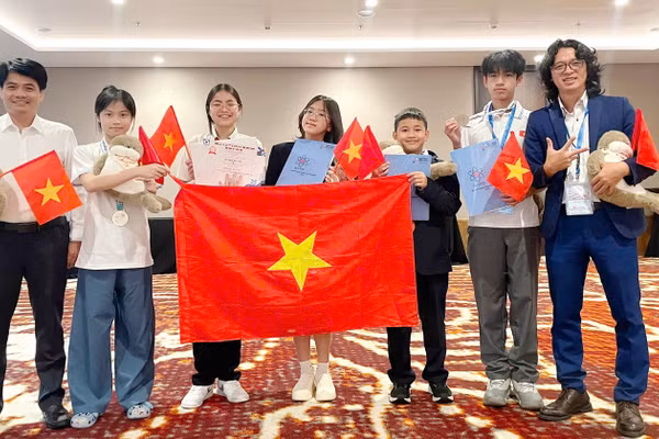 Học sinh Việt Nam đã xuất sắc giành 2 Huy chương Bạc và 3 Huy chương Đồng tại Kỳ thi Olympic Vật lý Trẻ Thế giới năm 2025.