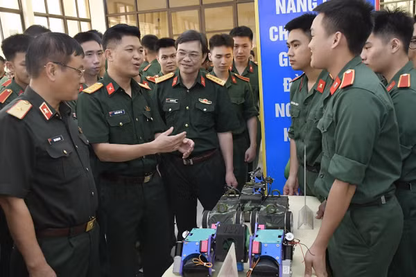 Tuổi trẻ Học viện Kỹ thuật Quân sự sáng tạo khoa học.