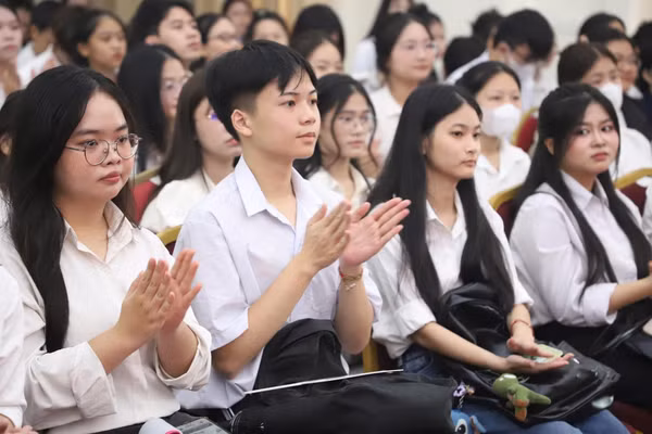 Sinh viên Học viện Phụ nữ Việt Nam trong ngày khai giảng năm học 2026- 2027.
