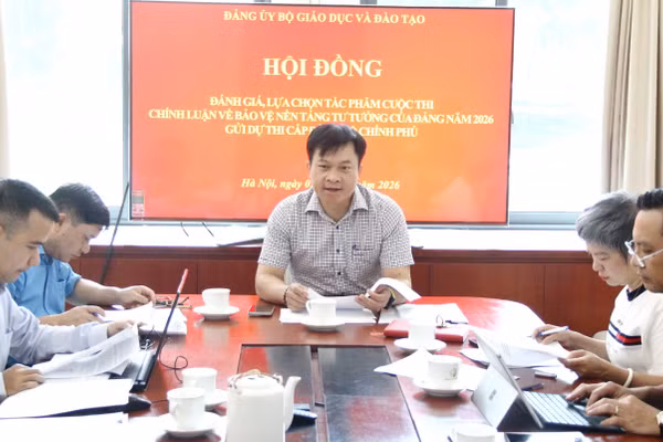 Hội đồng đánh giá, lựa chọn tác phẩm Cuộc thi Chính luận về bảo vệ nền tảng tư tưởng của Đảng năm 2026 tổ chức họp sáng 2/6.