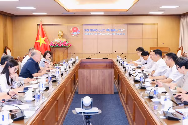 Quang cảnh buổi làm việc.