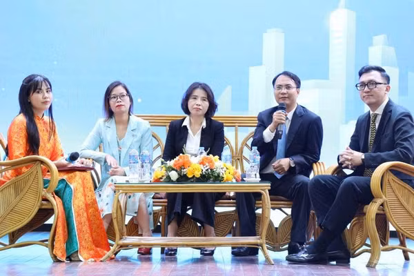 Các chuyên gia tham gia Tọa đàm khoa học.