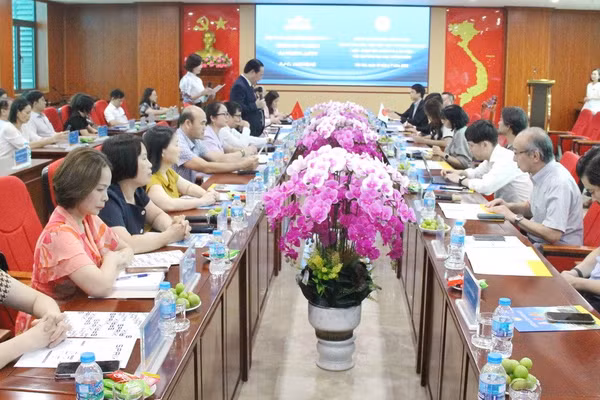 Toàn cảnh buổi làm việc.