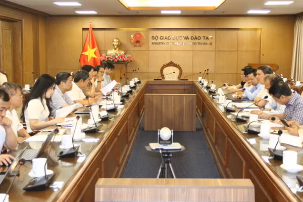 Quang cảnh buổi làm việc.