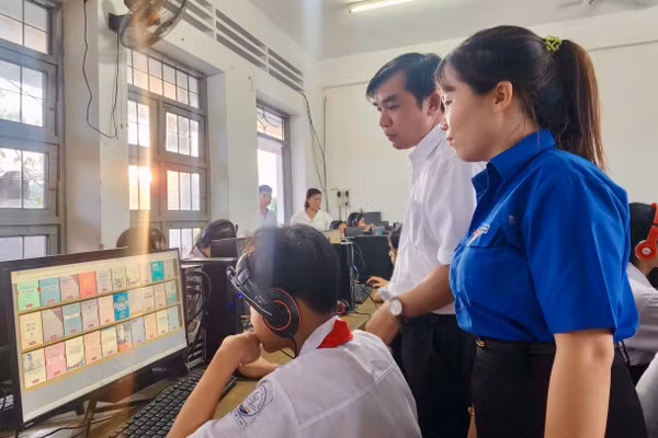 Mô hình “Thư viện số” và chương trình “Máy tính cho tương lai số” vừa được khởi động tại Trường THCS Mỹ Chánh. Ảnh: Website nhà trường.