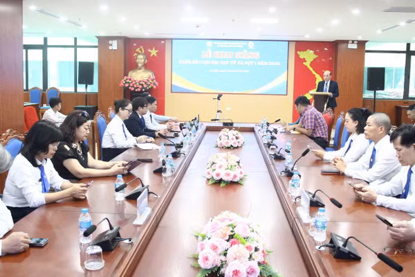 Toàn cảnh lễ khai giảng.