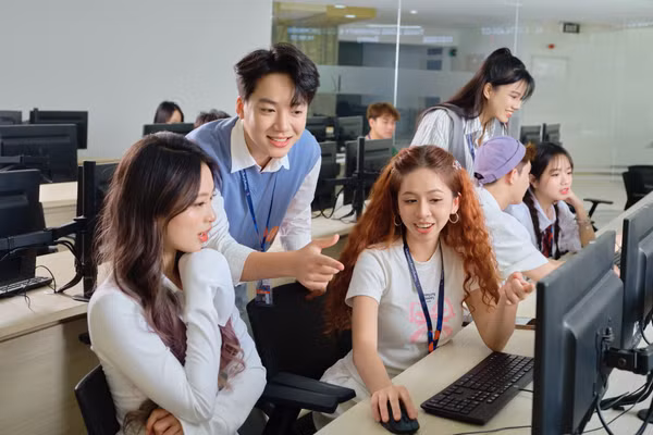 Sinh viên Trường Đại học Thăng Long. Ảnh: NTCC.