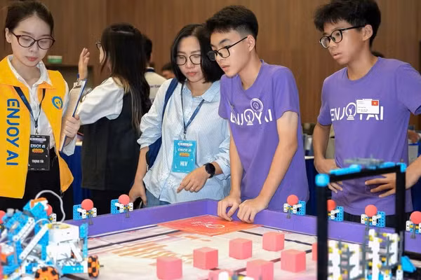 Lần đầu tiên Việt Nam đăng cai một giải đấu Robotics và AI quy mô quốc tế