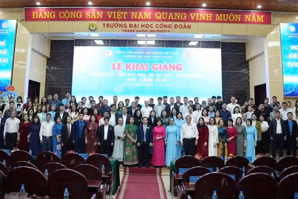 Lễ khai giảng khóa đào tạo đại học từ xa đợt 1/2025 của Trường ĐH Công đoàn.