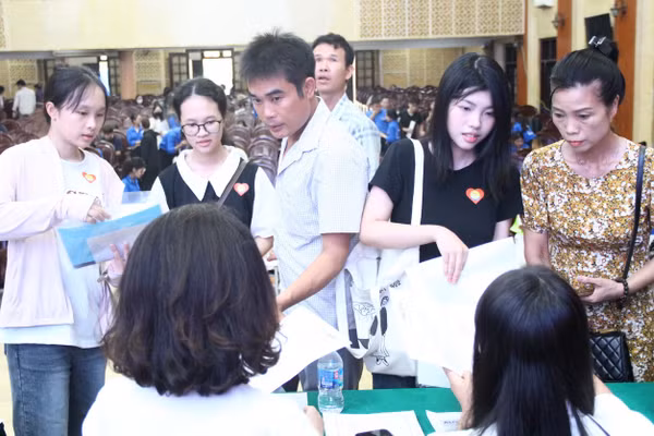 Thủ tướng Chính phủ phê duyệt cắt giảm, đơn giản hóa thủ tục hành chính liên quan đến hoạt động sản xuất, kinh doanh trong 10 lĩnh vực thuộc phạm vi quản lý của Bộ GD&ĐT.