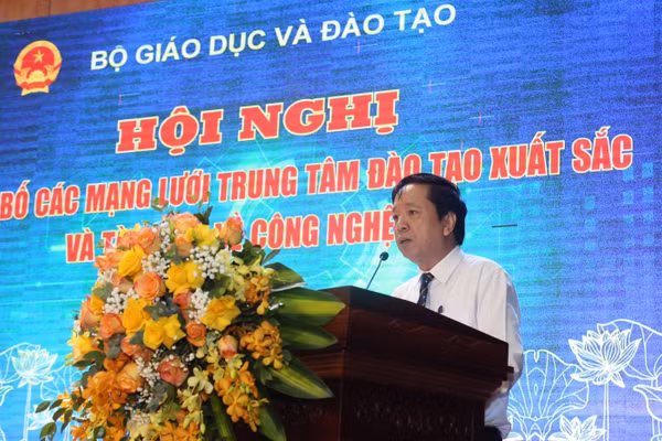 PGS.TS Nguyễn Văn Hùng giữ chức Hiệu trưởng Trường ĐH Giao thông vận tải.