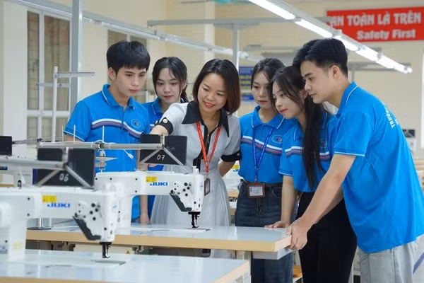 Giờ thực hành của sinh viên Trường ĐH Công nghiệp và Thương mại Hà Nội. Ảnh: Website nhà trường.