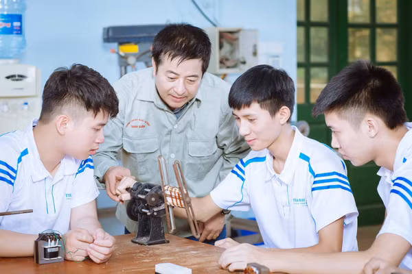Giáo viên trung cấp chính - Mã số V.09.02.06, được áp dụng hệ số lương của viên chức loại A2 nhóm 1 (A2.1) từ hệ số lương 4,40 đến hệ số lương 6,78. Ảnh minh họa/internet.
