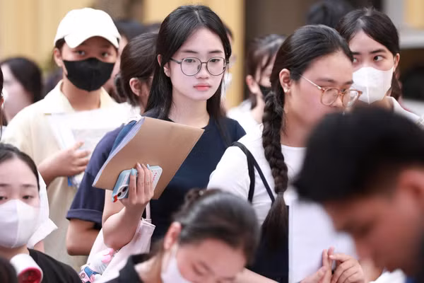 Tân sinh viên Học viện Phụ nữ Việt Nam trong ngày nhập học.