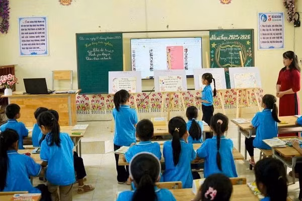 Một lớp học của Trường Phổ thông Dân tộc bán trú (PTDTBT) Tiểu học và THCS Hồng Quang
