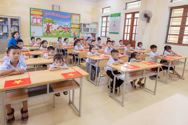 Việt Nam đang chuyển sang giảng dạy bằng tiếng Anh, một hành trình đầy thách thức nhưng cũng mở ra nhiều cơ hội, đòi hỏi chiến lược quốc gia rõ ràng về đào tạo và hỗ trợ giáo viên. Ảnh: Pexels.