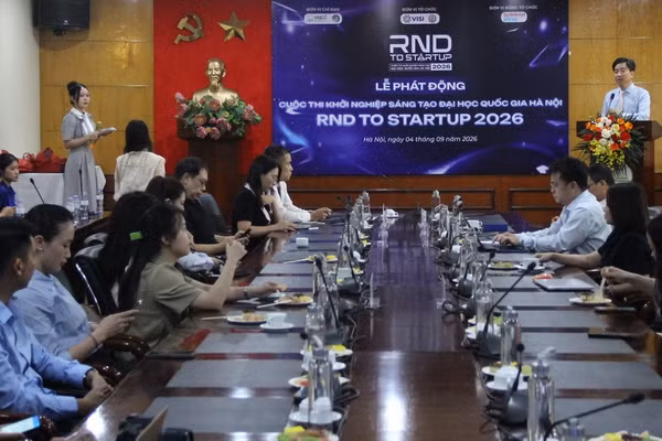 Toàn cảnh chương trình phát động Cuộc thi Khởi nghiệp sáng tạo Đại học Quốc gia Hà Nội.