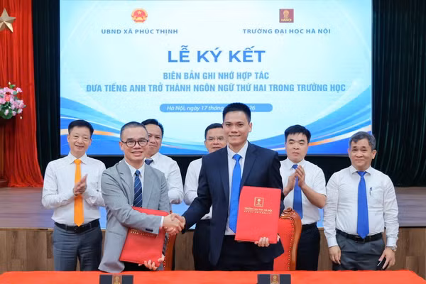 Lễ ký kết biên bản ghi nhớ hợp tác giữa Trường ĐH Hà Nội và UBND xã Phúc Thịnh diễn ra ngày 17/6.