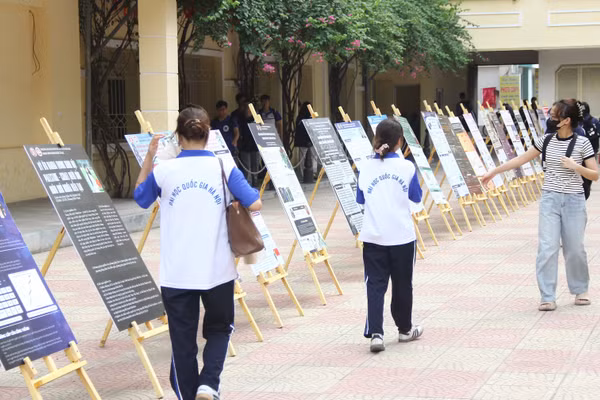 Sinh viên thăm Triển lãm USSH Expo 2026.