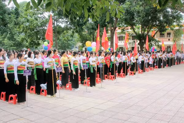 Học sinh Trường THCS và THPT Bá Thước (Thanh Hóa)