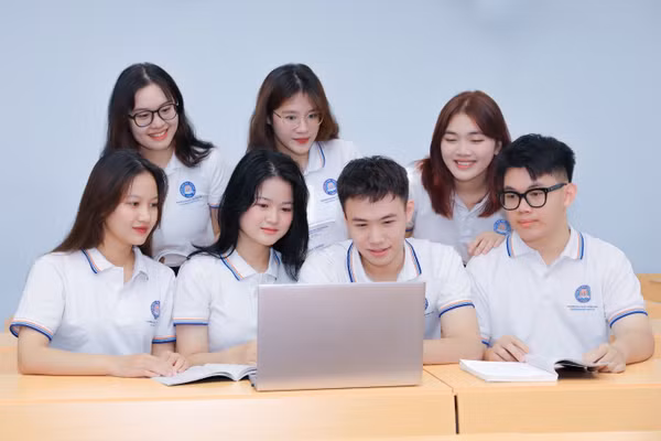 Sinh viên Trường Đại học Thương mại.